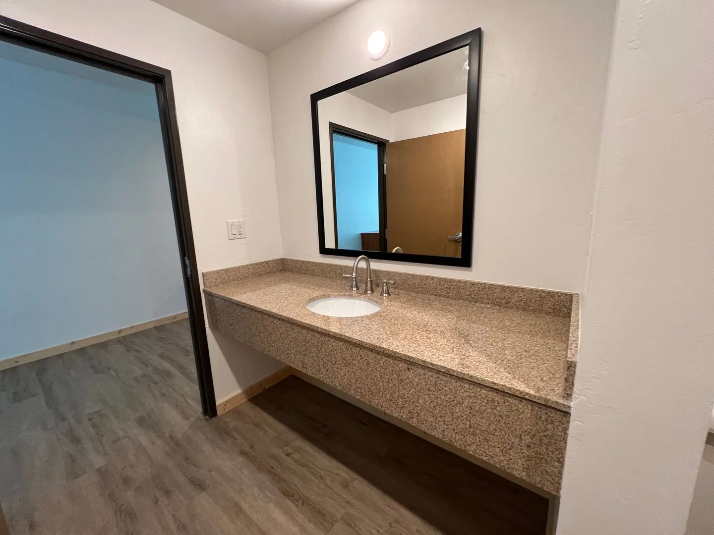 Large Studio Apartment - Stretch out, Settle in! All Utilities & Internet Included. - Photo 3