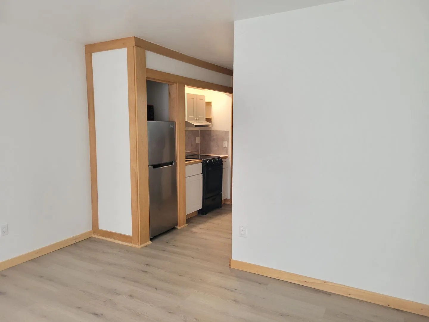 One Bedroom Apartment - One bed, all the benefits. All Utilities & Internet included. - Photo 2