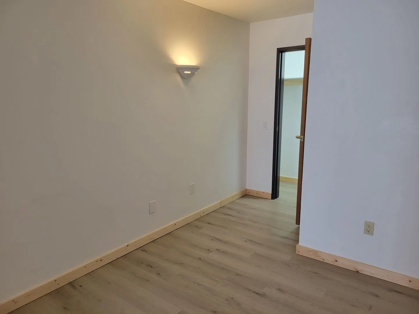 One Bedroom Apartment - One bed, all the benefits. All Utilities & Internet included. - Photo 4