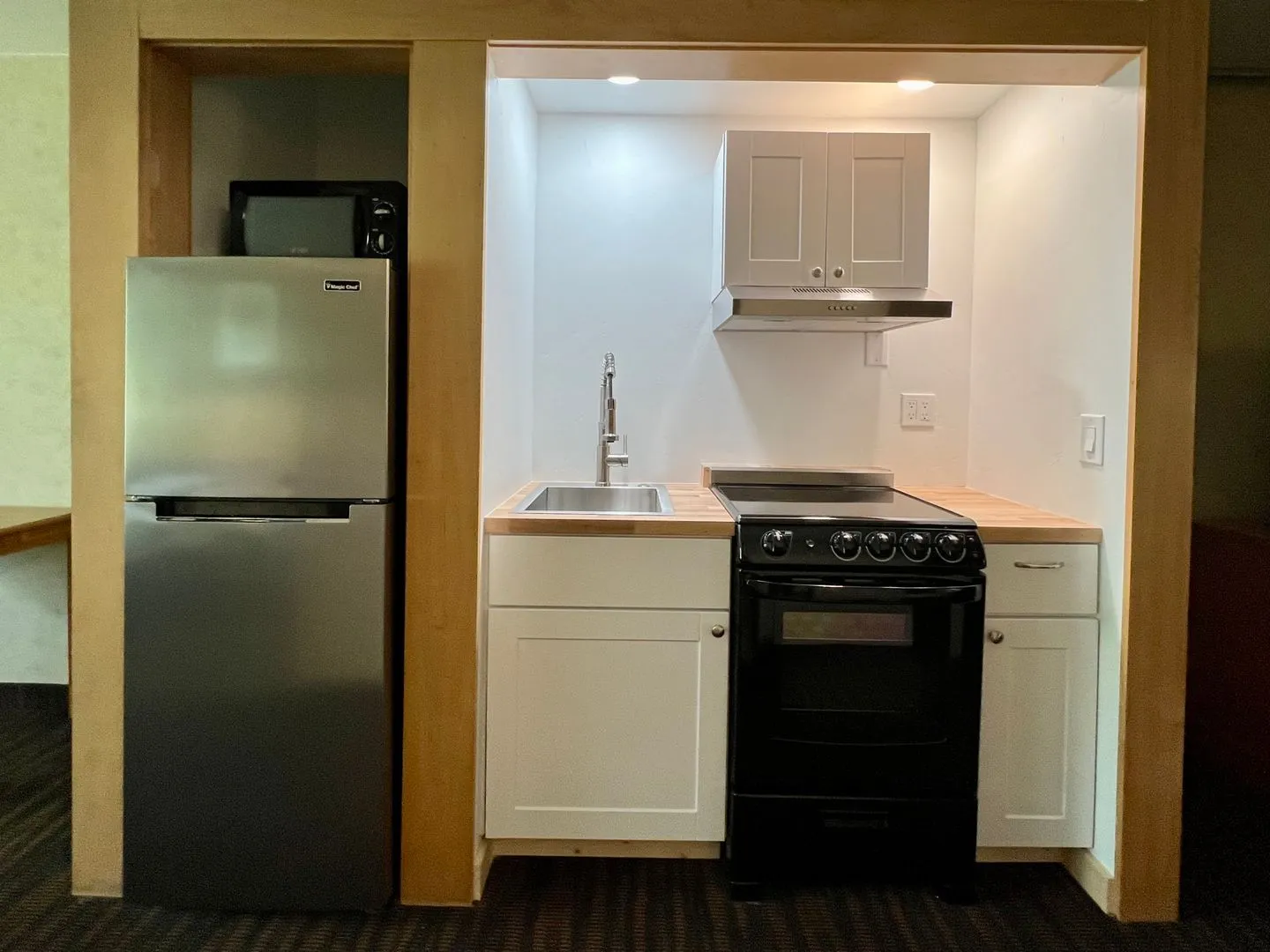 One Bedroom Apartment - One bed, all the benefits. All Utilities & Internet included. - Photo 2