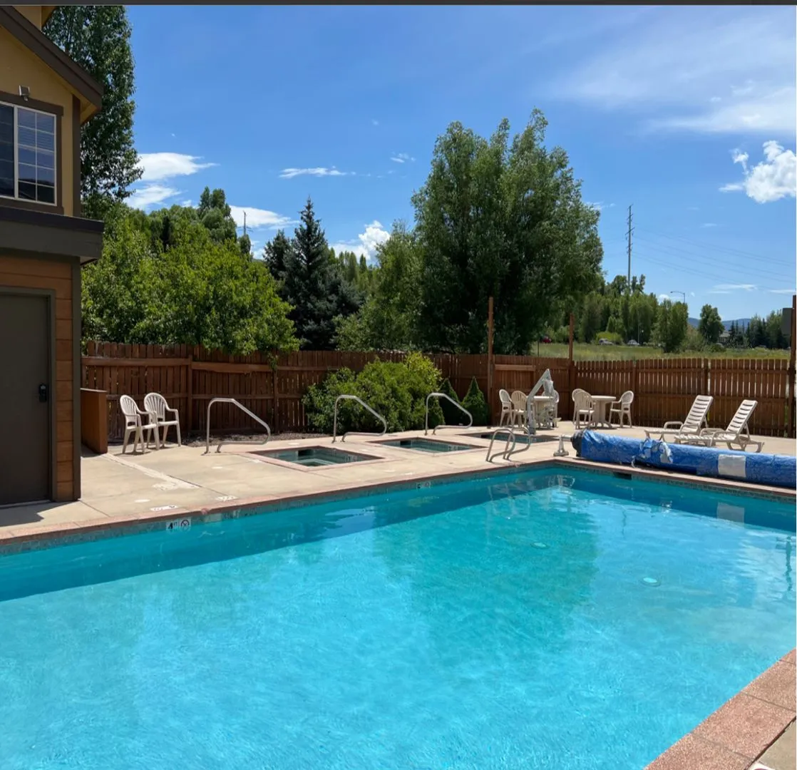 Large Studio Apartment - Stretch out, Settle in! All Utilities & Internet Included. - Photo 4