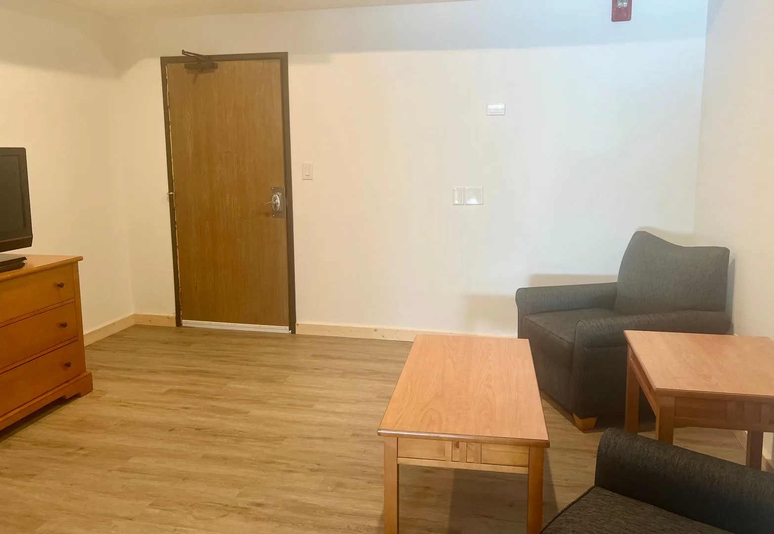 One Bedroom Apartment - One bed, all the benefits. All Utilities & Internet included. - Photo 2