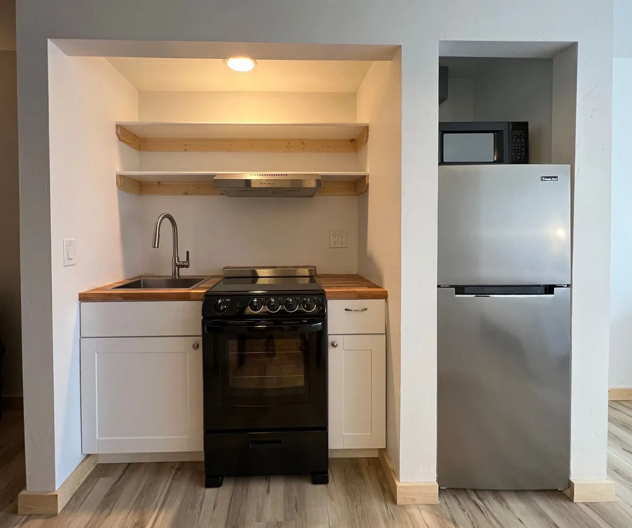 One Bedroom Apartment - One bed, all the benefits. All Utilities & Internet included. - Photo 3