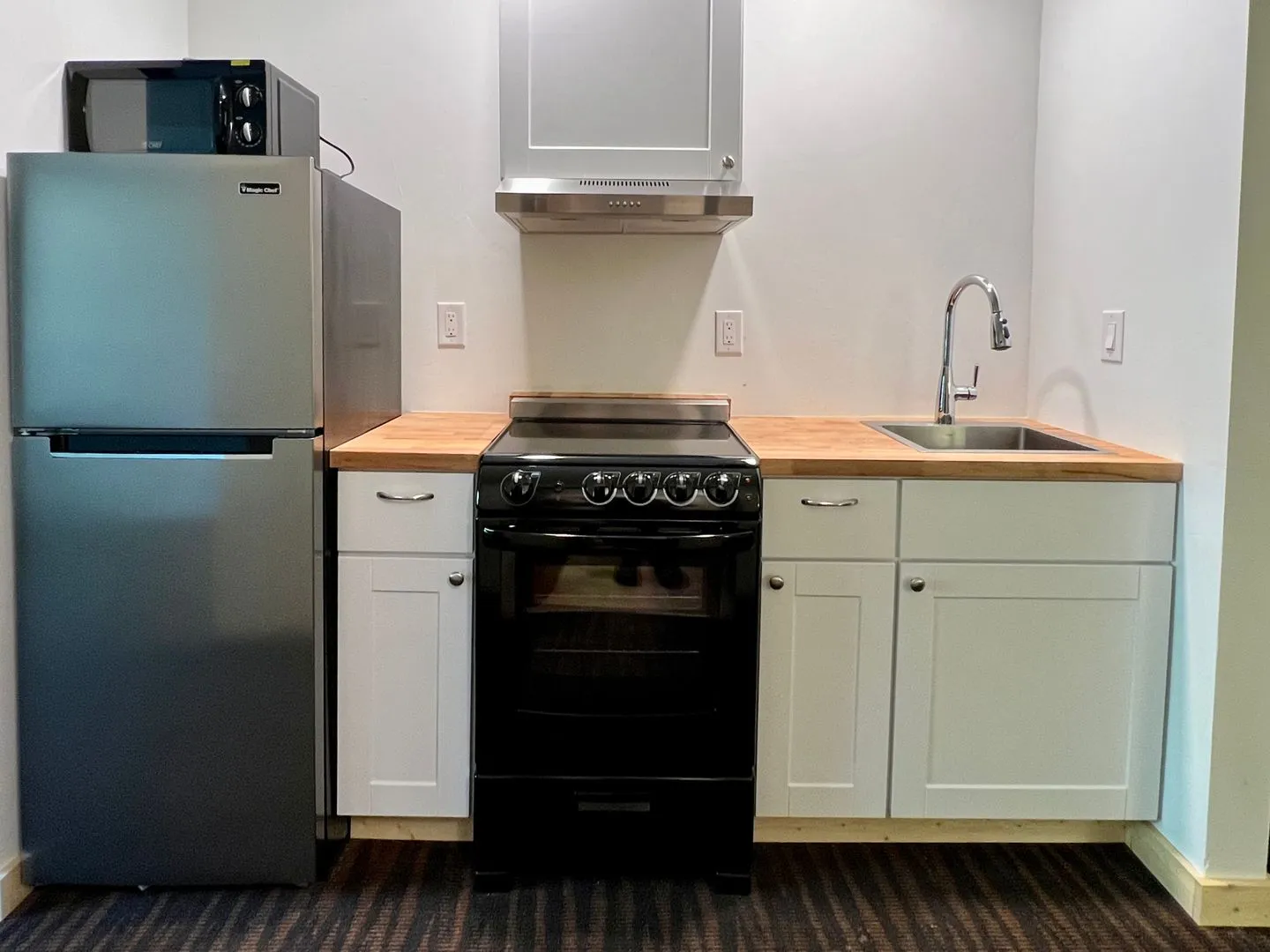 Open 1 Bedroom Apartments - All Utilities + Internet Included - Photo 2