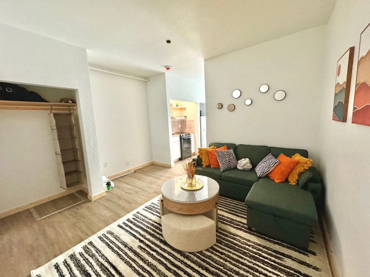 One Bedroom Apartment - One bed, all the benefits. All Utilities & Internet included. - Photo 2
