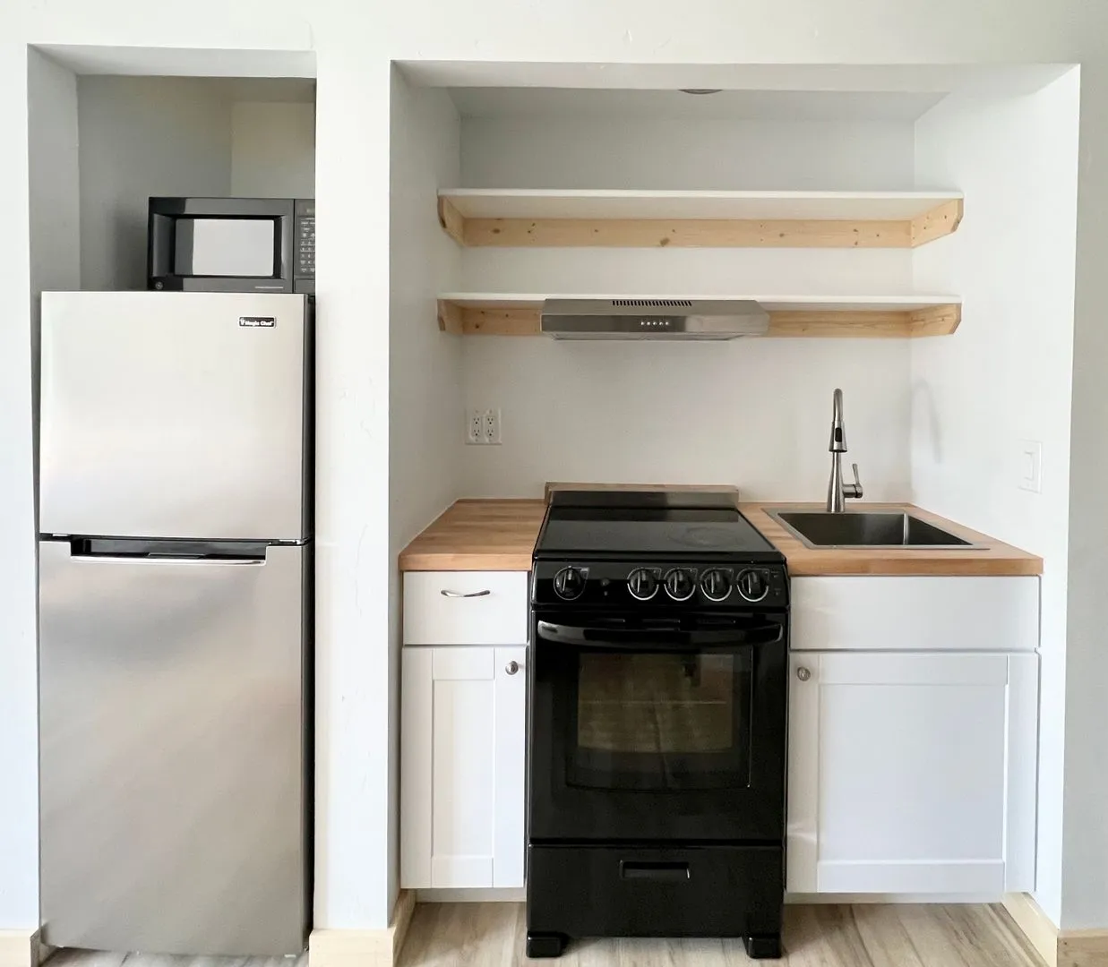 One Bedroom Apartment - One bed, all the benefits. All Utilities & Internet included. - Photo 3