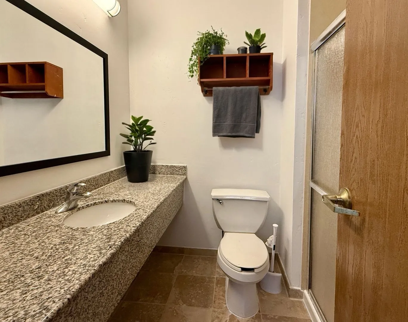 One Bedroom Apartment - One bed, all the benefits. All Utilities & Internet included. - Photo 2