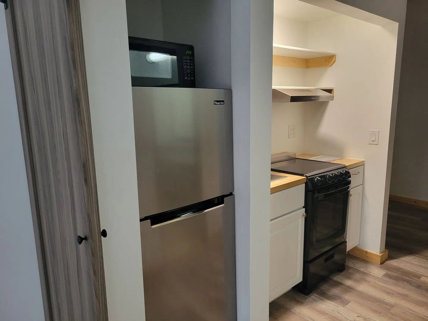 One Bedroom Apartment - One bed, all the benefits. All Utilities & Internet included. - Photo 4